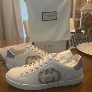 White Gucci shoes size 39 1/2 python detail. Brand new in original packaging.